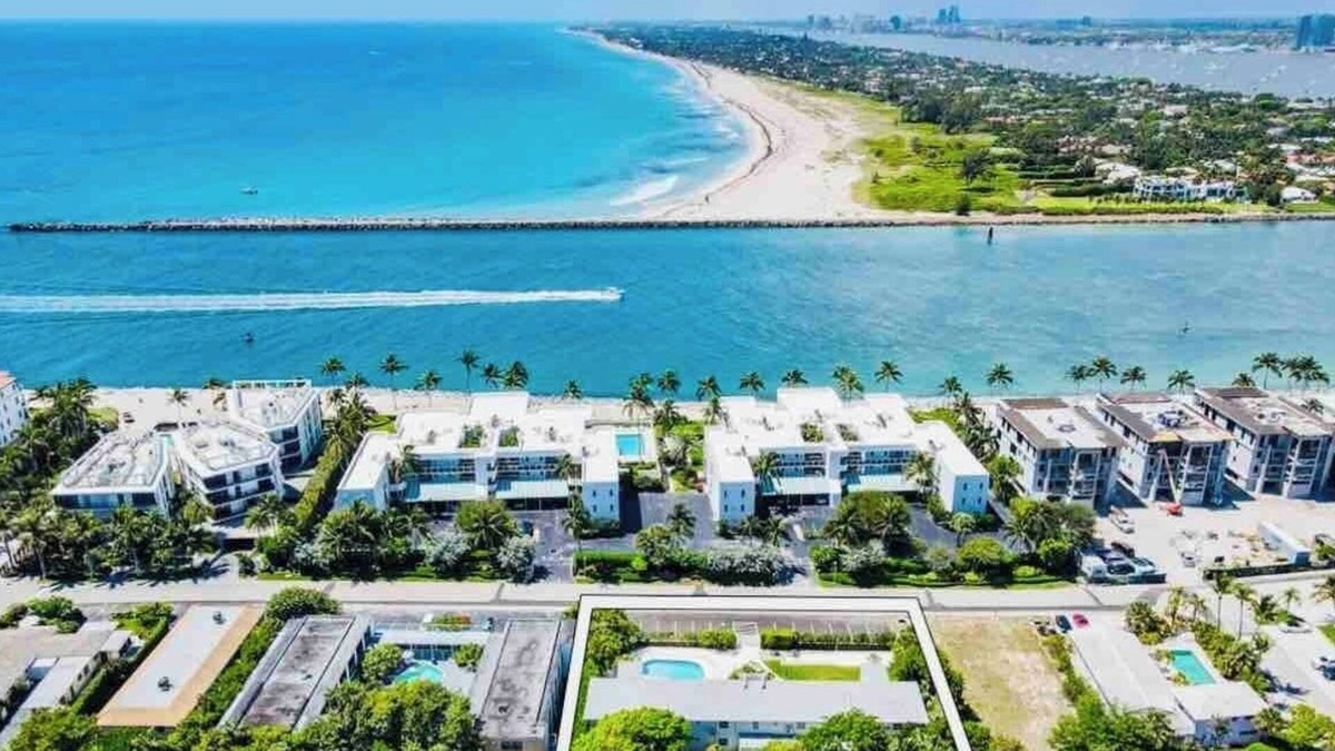 Palm Beach Shores Hotel | Fernando Flats