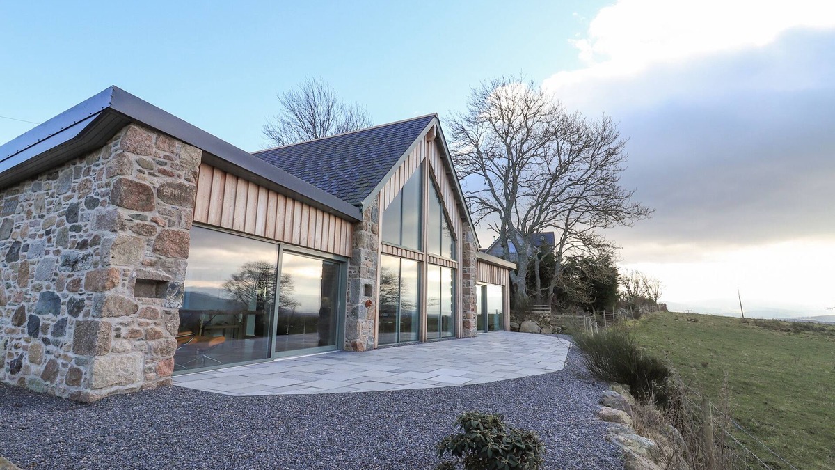 Logie Coldstone Cottage | FERNEYTOUN, pet friendly, with open fire in Ballater