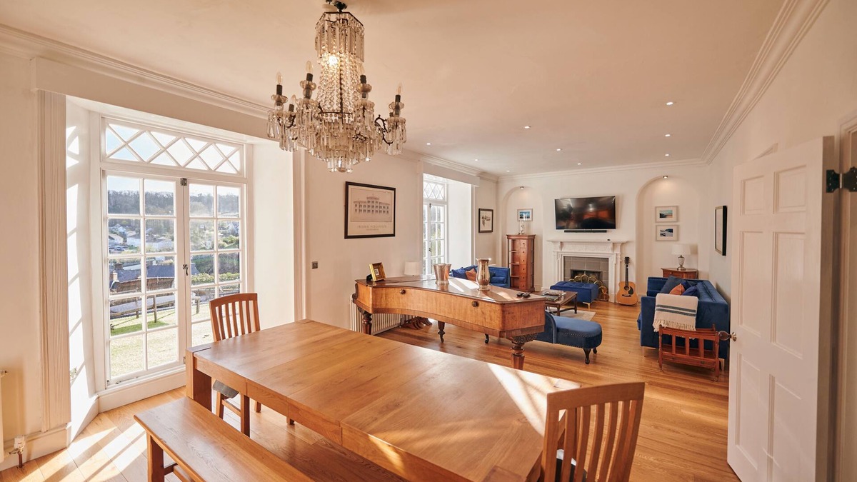 Laugharne Cottage | Fernhill House, Detached Georgian house with stunning views with HOT TUB