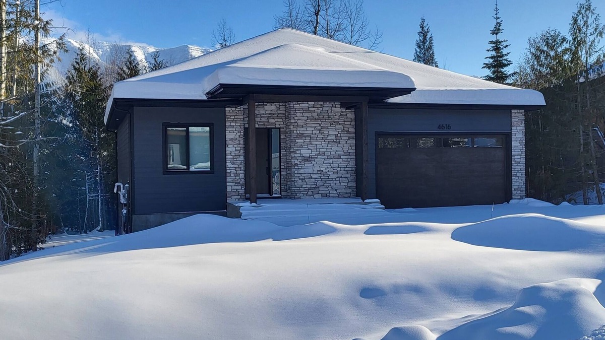 East Kootenay House | Fernie Escape Mountain Home on the Ski Hill