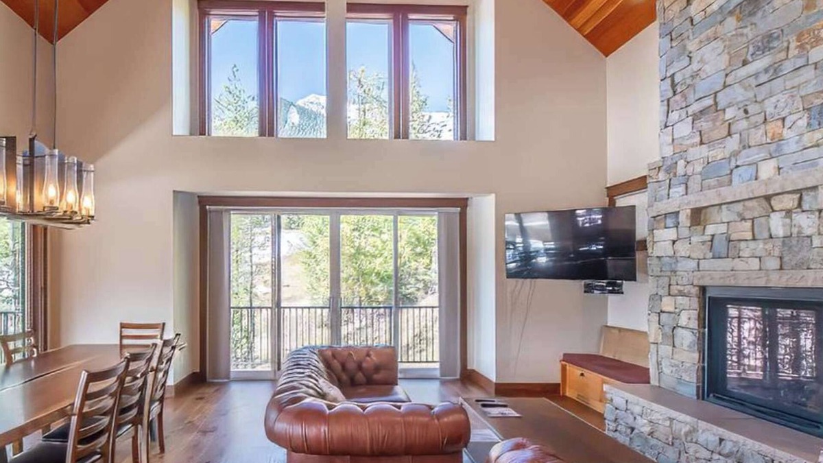East Kootenay House | Fernie - Ski in/out Snow Creek Cabin #507