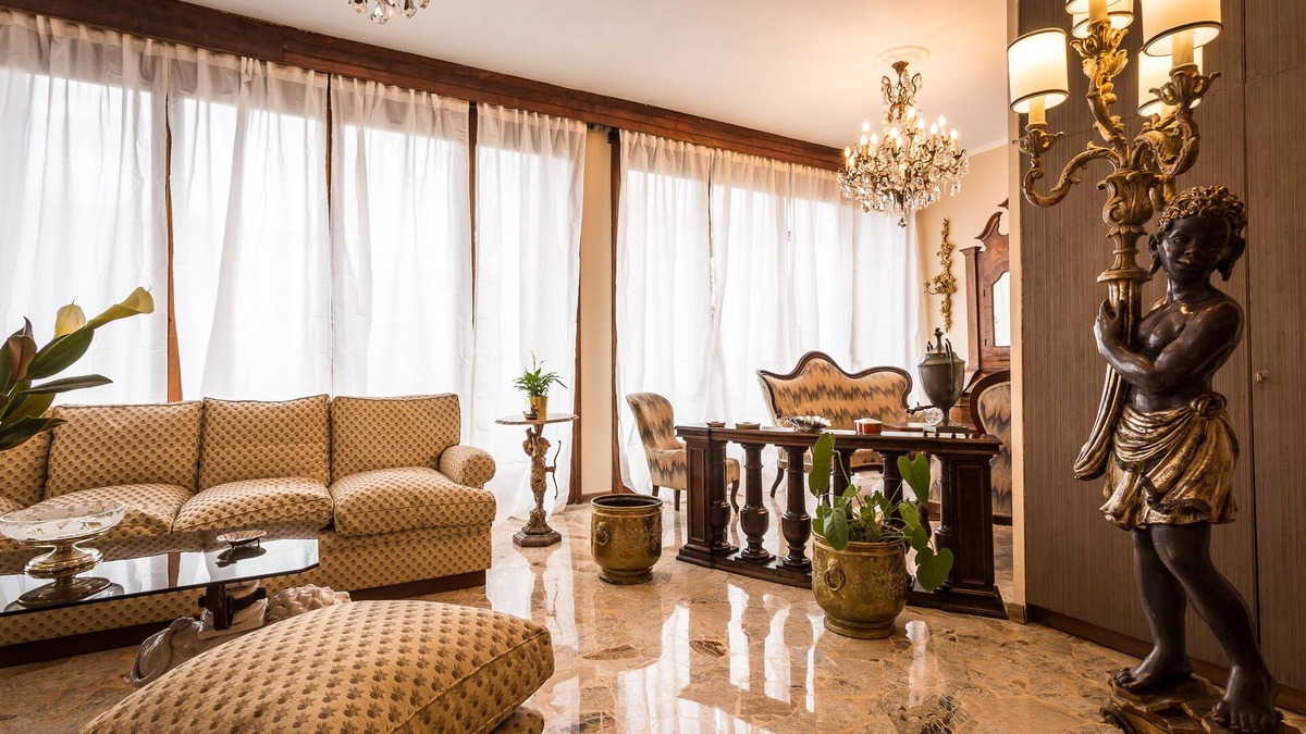 Santissima Annunziata Apartment | FerrHouseCharm in Florence two lifts