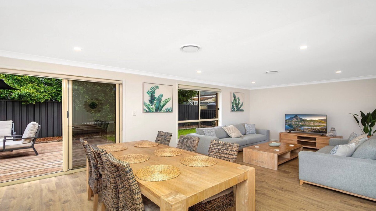 Booker Bay Villa | Ferry Breeze Ettalong Beach