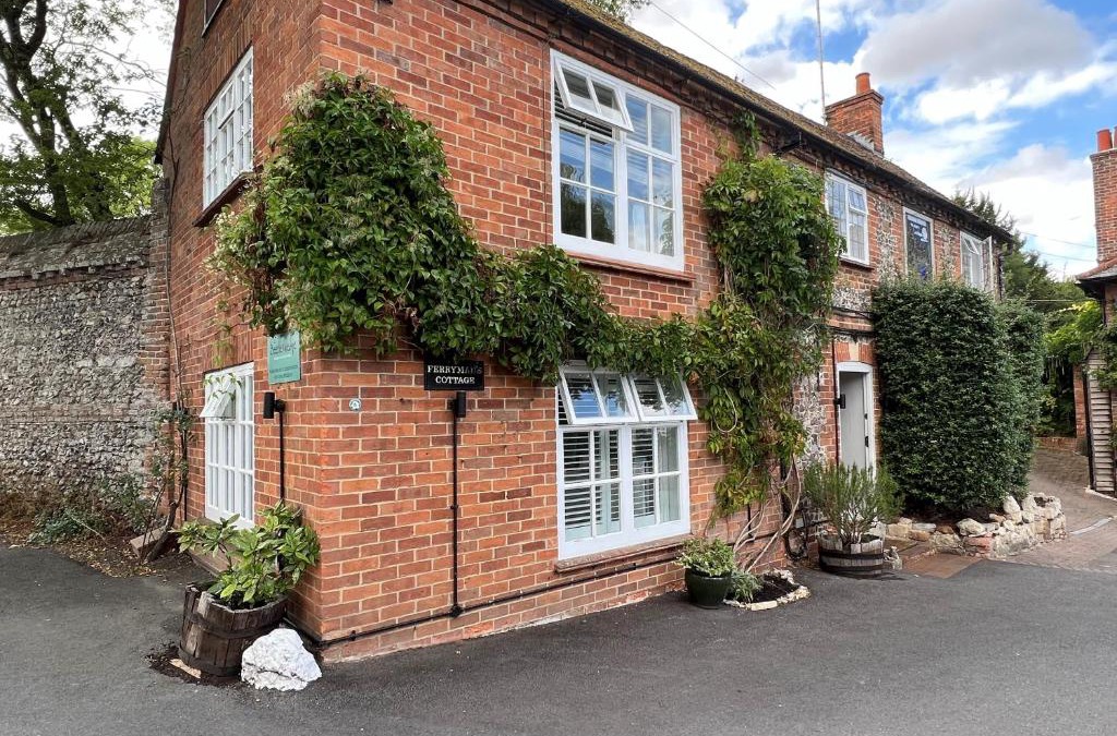 Moulsford on Thames Hotel | Ferryman`s Cottage at The Beetle & Wedge
