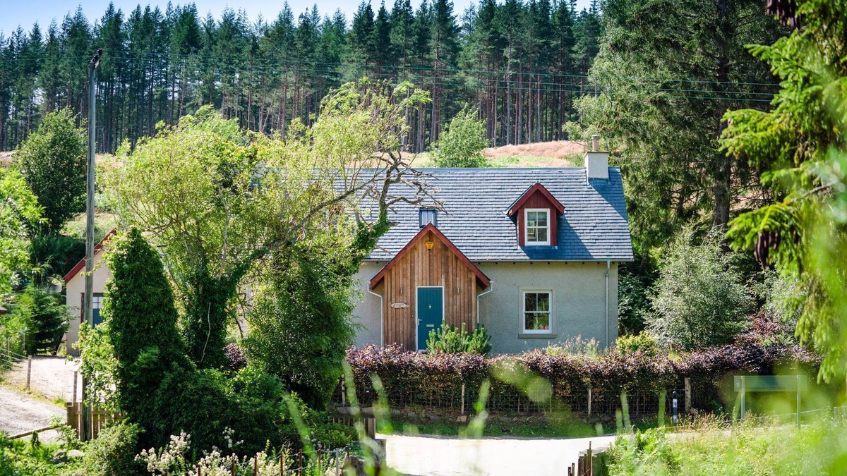 Alvie Cottage | Feshiebridge Cottage - a cottage that sleeps 6 guests in 3 bedrooms