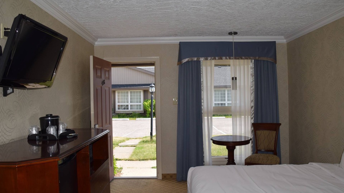 Stratford Hotel | Festival Courtyard Inn