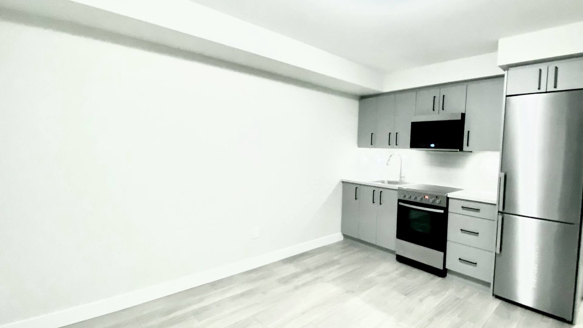 Sardis House | Few minutes walk to Veddar River, Cultus lake and Water theme park