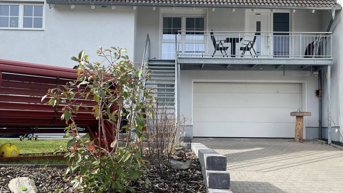 Hinzert-Polert Apartment | Fewo Brunnenblick - Appartement/fewo, Dusche, WC, 1 Schlafraum
