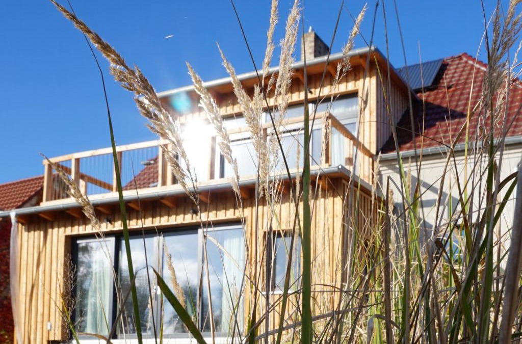 Bad Freienwalde Apartment | FeWo EG am Fluss mit Terrasse - eine grüne Oase
