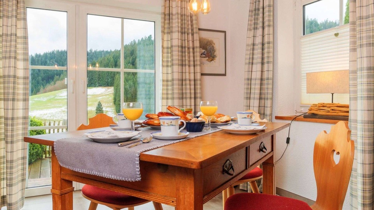 Ehlenbogen House | Fewo im Waldhaus: Sauna Jacuzzi Kamin