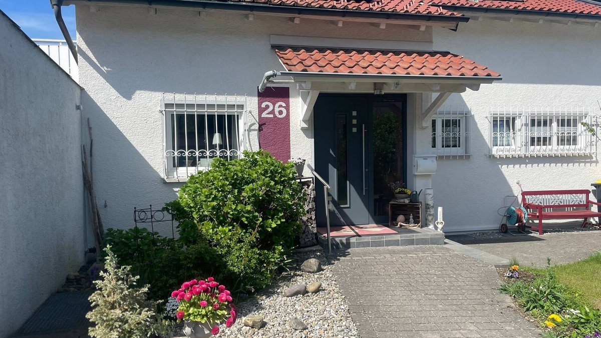 Ravensburg Apartment | Fewo in Ruhiger Lage mit Südbalkon Nahe Spieleland und Bodenseeregion