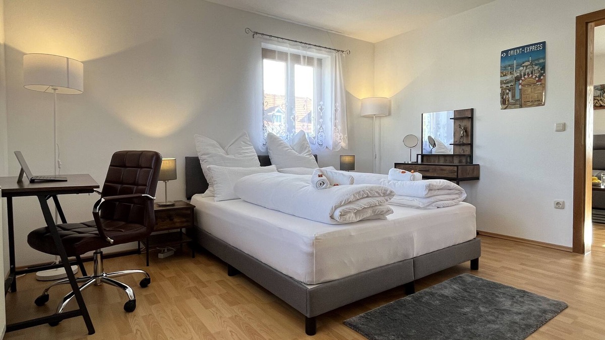 Burghausen Apartment | Fewo-lavees Moderne Zentrale Fewo Nahe OMV Wacker Burg Kliniken