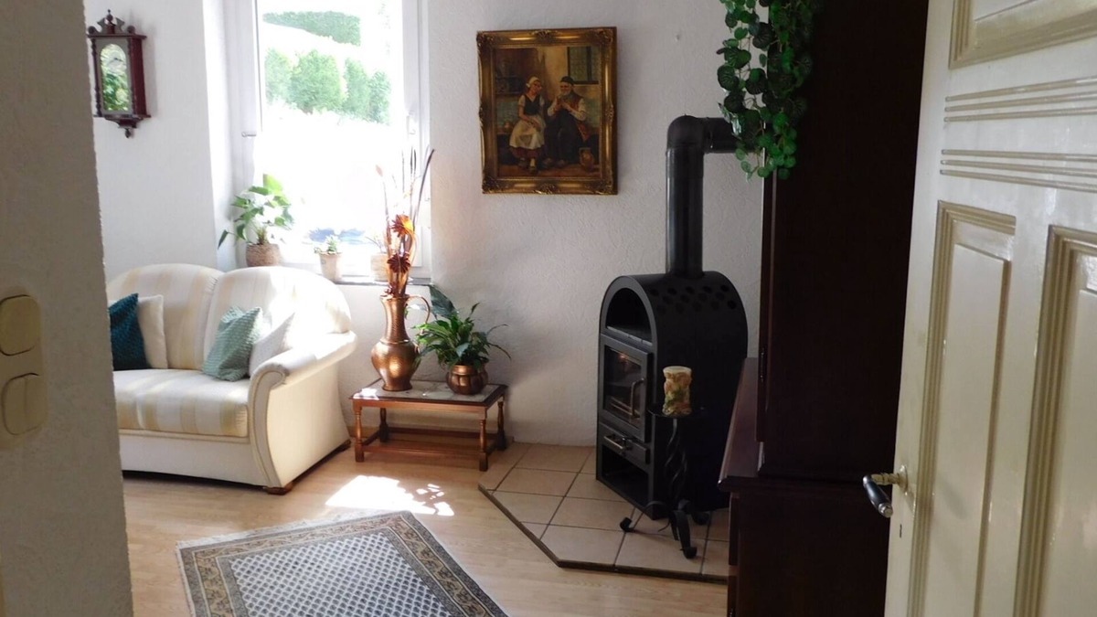 Solingen Apartment | FeWo MaJo - Quiet, rustic old building with idyllic garden for couples & families
