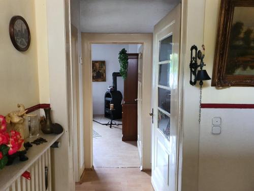 Solingen Apartment | FeWo MaJo - Rustikal & entspannt Perfekt für Arbeit oder Auszeit