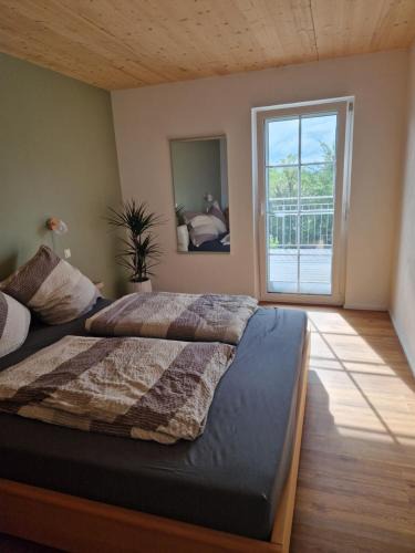 Riegel am Kaiserstuhl Apartment | FeWo2 großräumige FeWo in Riegel am Kaiserstuhl über 2 Etagen, Galerie, Balkon