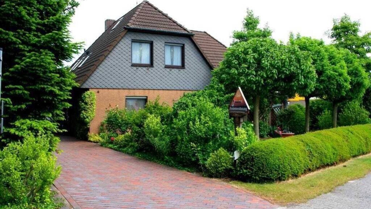 Varel Condo | FewoJasmin between city & sea for families(dogs welcome) free bicycles