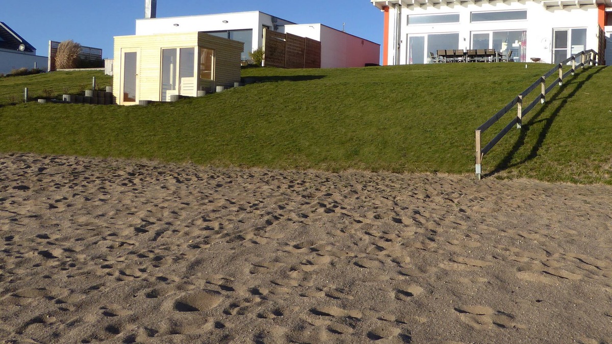 Lobnitz House | FH1 with private beach, sauna, fireplace, air conditioning, 4 bedrooms, 2 bathrooms, 8-10, max. 12 pers.