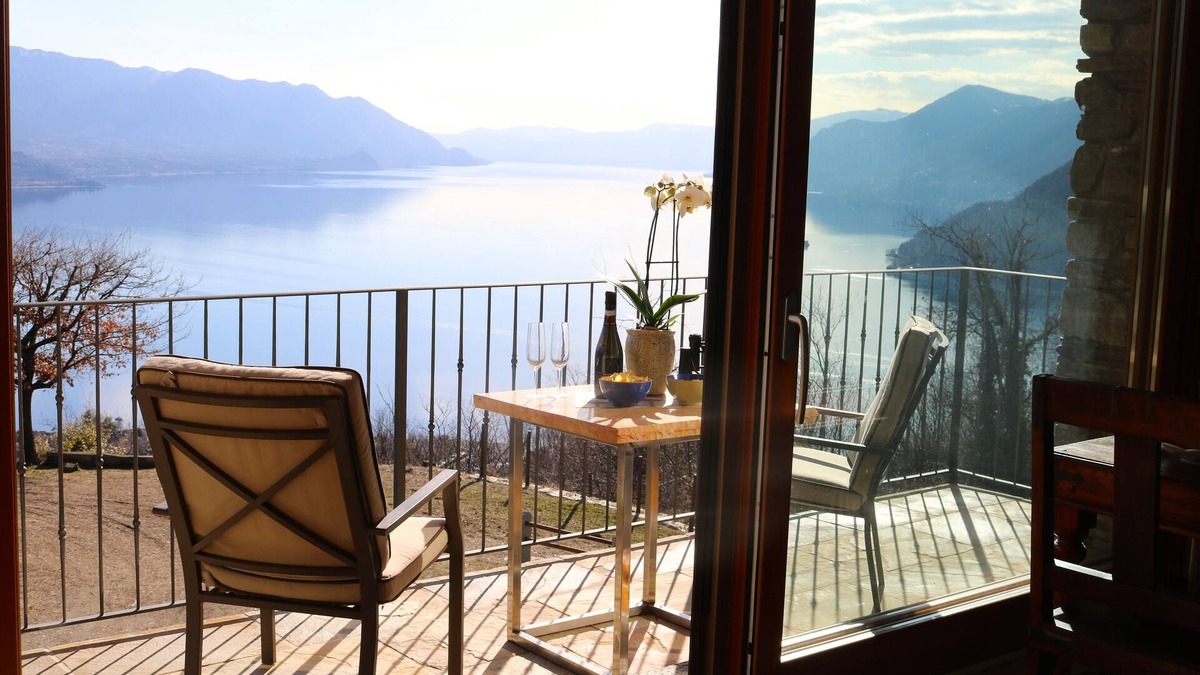 Maccagno Apartment | Finca Cascina Borchina: "FALCO" country estate, relaxation, dream lake view, nature, organic