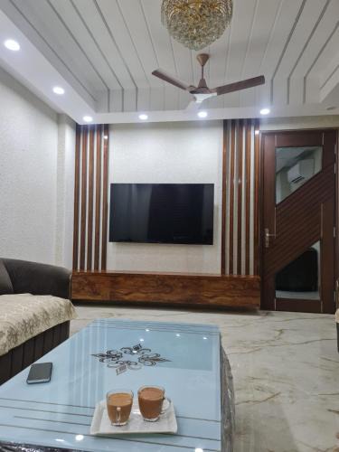 Dariyaganj Apartment | FIAA Hospitality 3BHK 2 FLATS