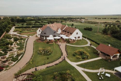 Csor Bed & Breakfast | Fiastyúk Udvarház