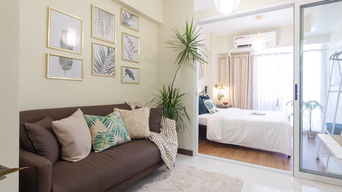 Diliman Condo | Fiber-powered Tropical Oasis