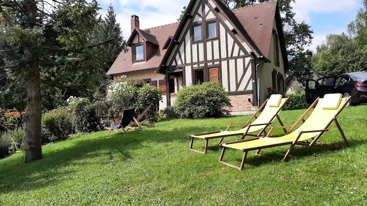 Nassandres sur Risle Villa | Fibered and turnkey family country house on the edge of the woods