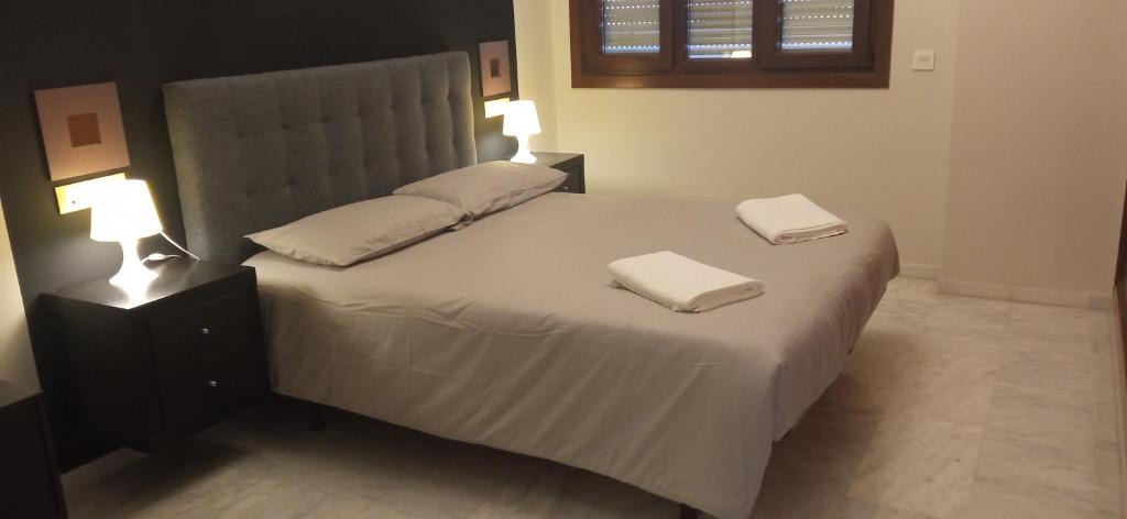 Parque Alcosa Apartment | FIBES Lux Sevilla Este.