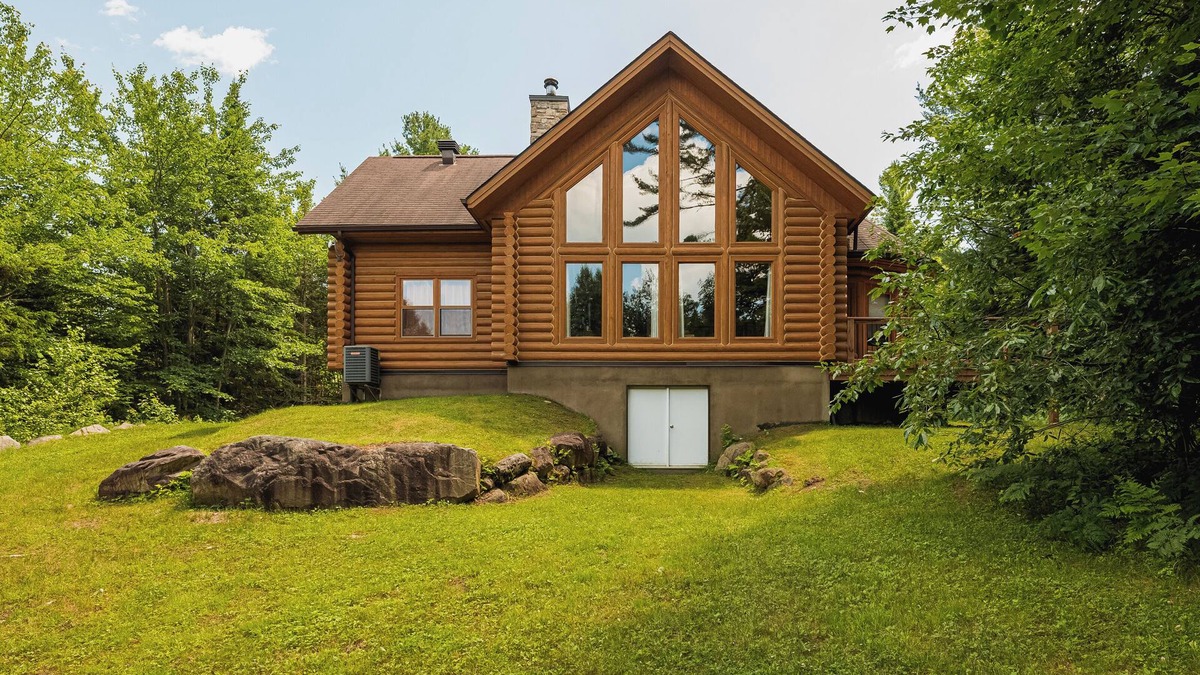 Fiddler Lake Resort House | Fiddler Lake Resort Chalet + Private Jacuzzi