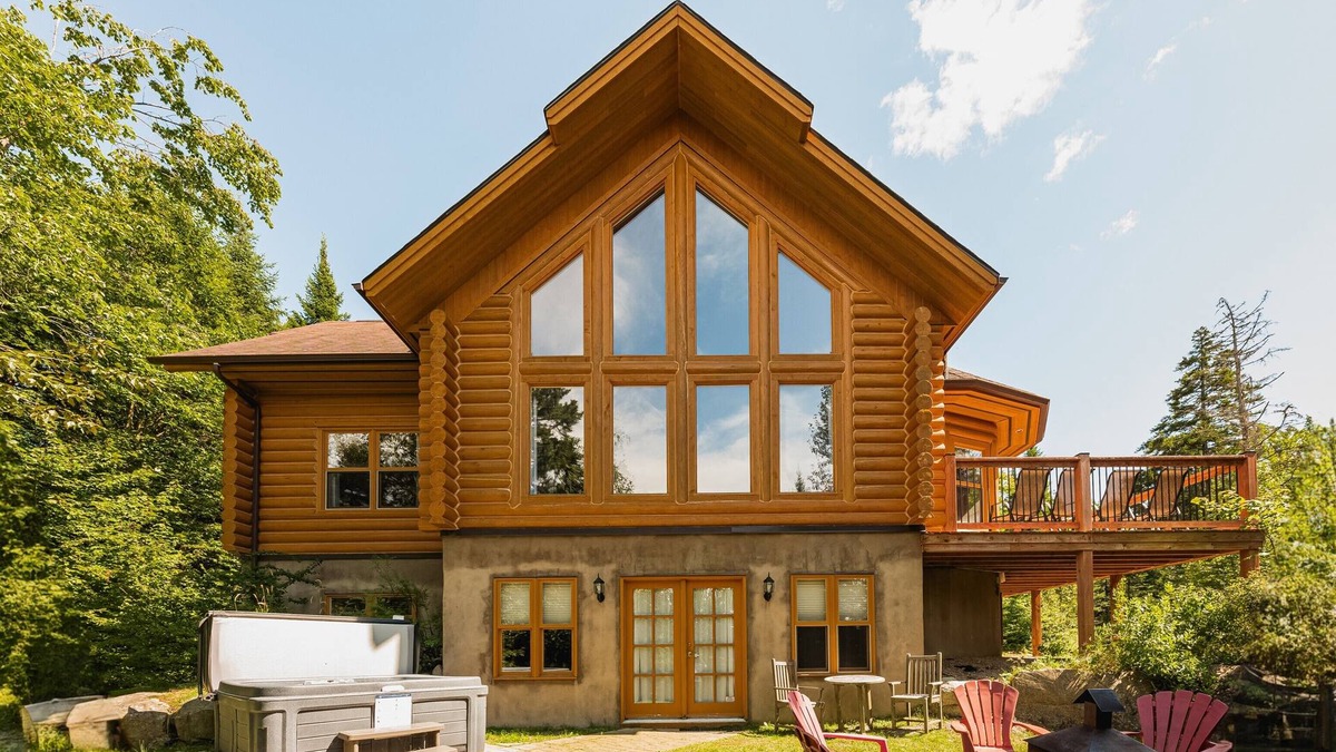 Fiddler Lake Resort House | Fiddler Lake Resort Chalet + Private Jacuzzi