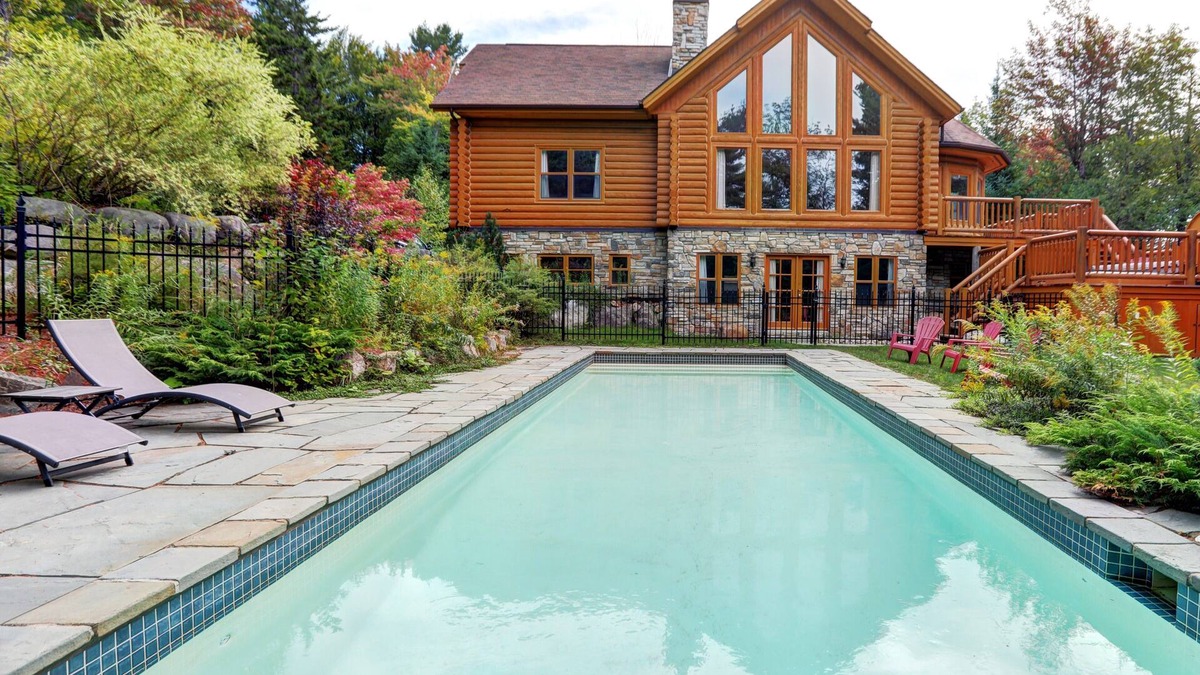 Fiddler Lake Resort House | Fiddler Lake Resort Chalet + Private Pool & Spa