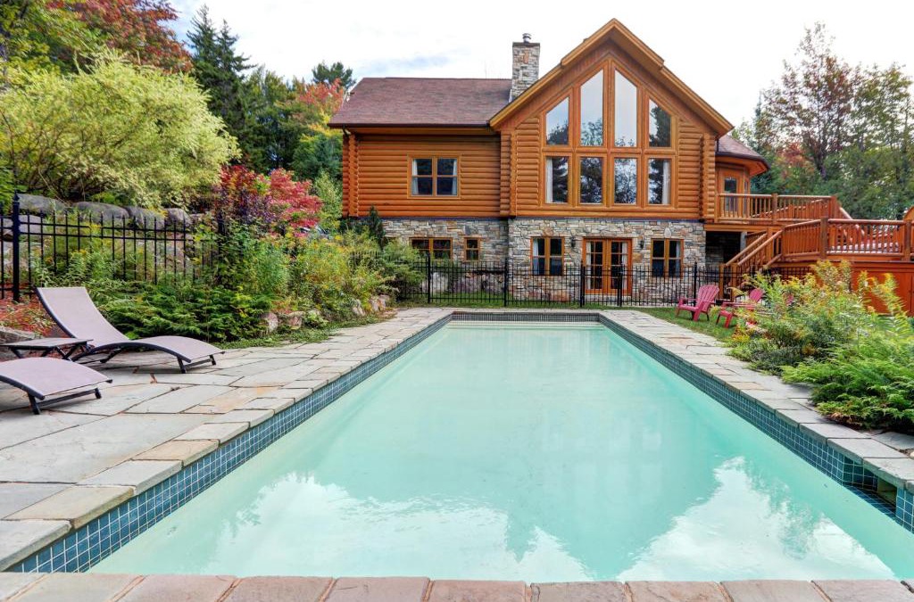Fiddler Lake Resort Ski Chalet | Fiddler Lake Resort Chalet 80 Deer with pool