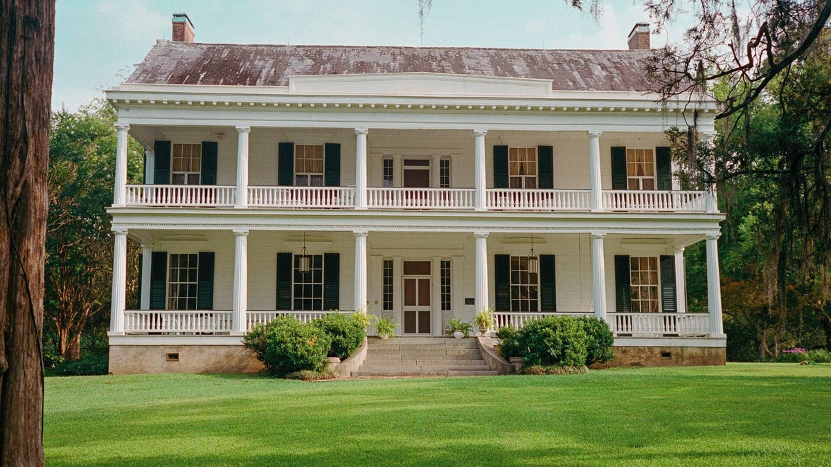 Harriston House | Field & Forest: A Luxurious Estate on 100 Acres with an Infinity Pool & Sauna