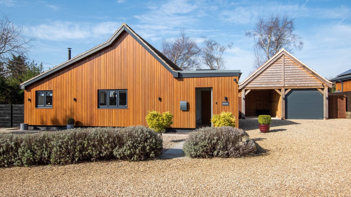 Hindolveston House | Field View - Three Bedroom House, Sleeps 6