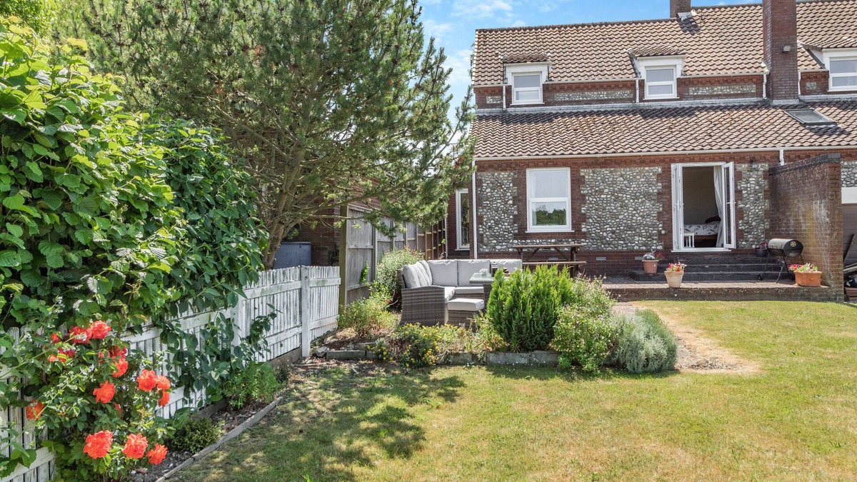 East Barsham House | Fieldview - Four Bedroom House, Sleeps 8