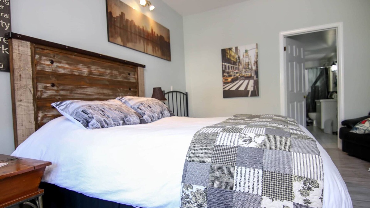 Bracebridge Apartment | Fifth Avenue | The Jypsy Inn | Muskoka