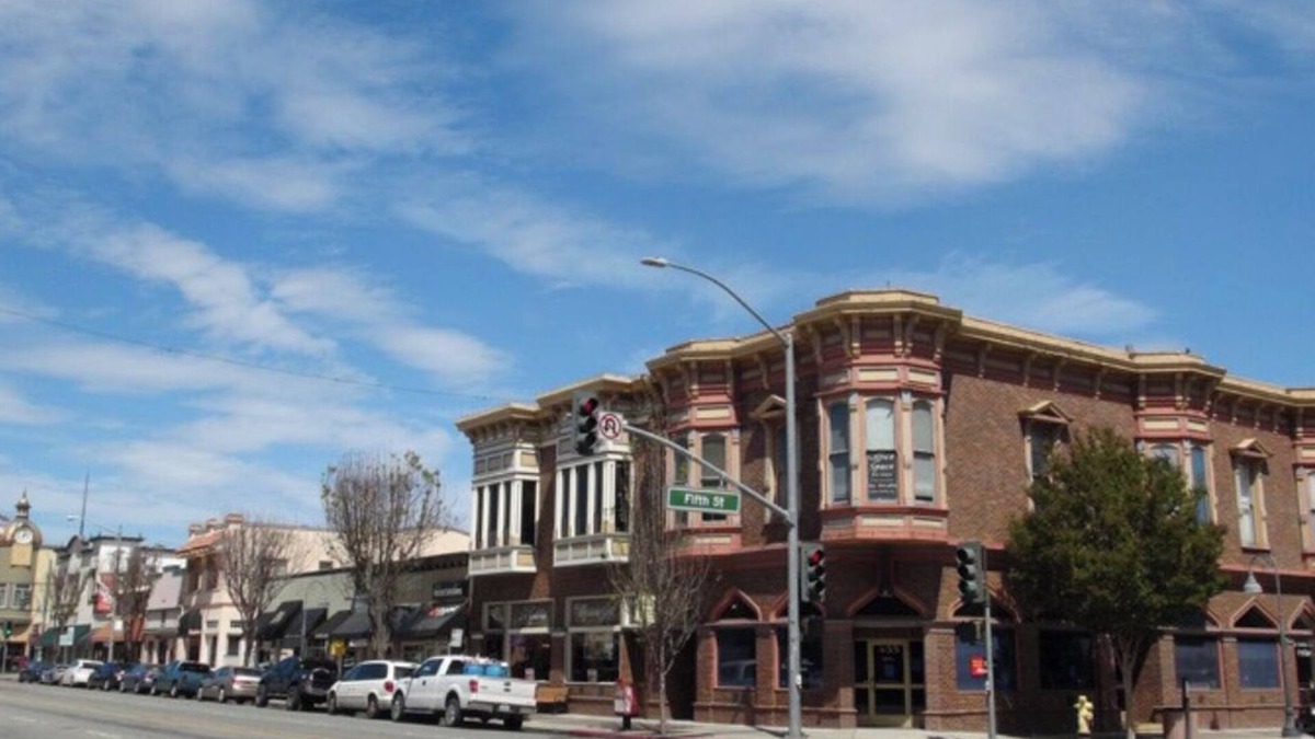 Hollister House | Fifth Street Retreat free parking free coffee