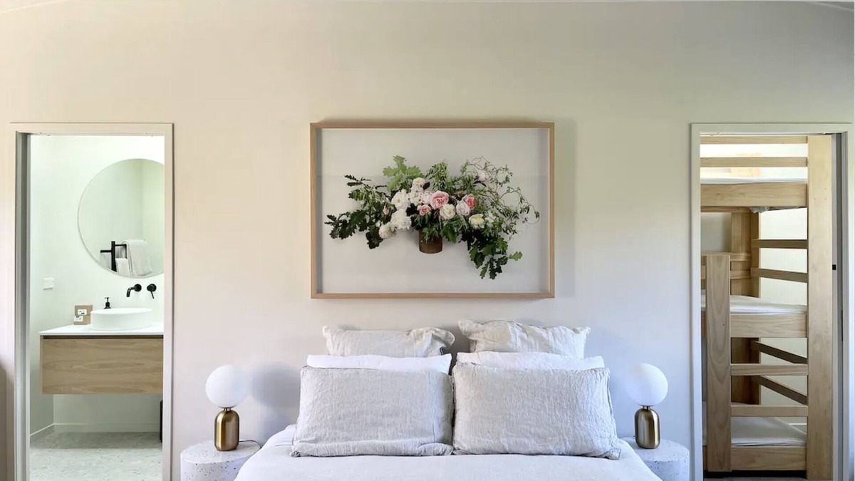 Matakana Apartment | FIG HOUSE - Studio. Tennis Court