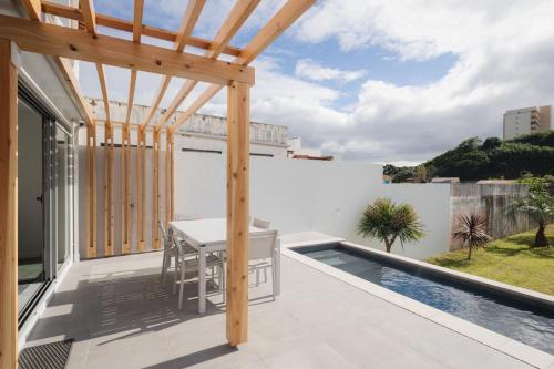 Ponta Delgada House | Figueiras House Pópulo Beach