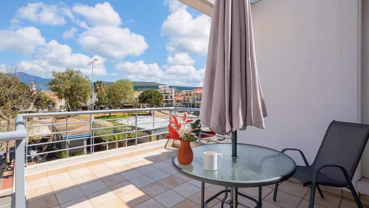 Filiatra Apartment | Filiatra Cozy Cental Retreats with Balconies