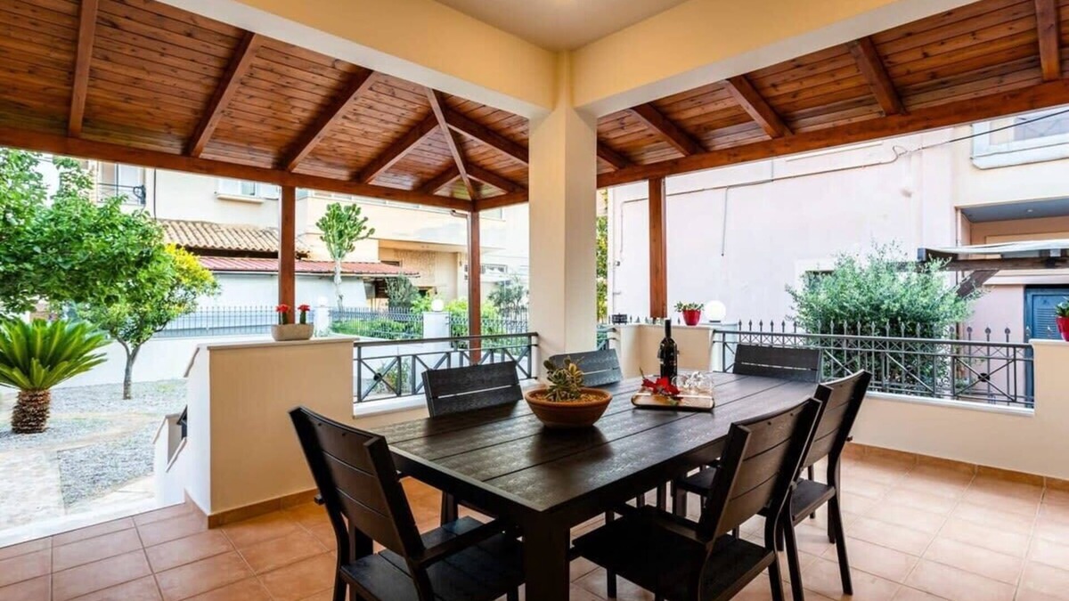 Filiatra House | Filiatra Downtown Cozy Retreat - Homely Vibes