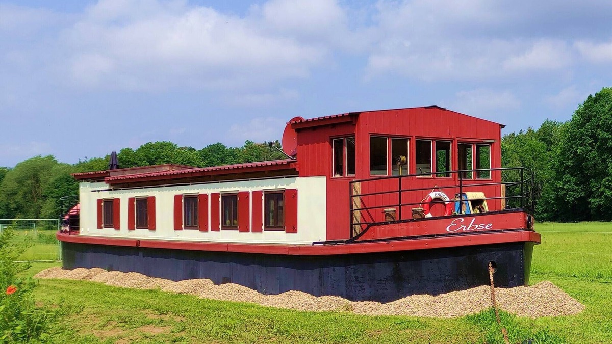 Wiesentheid House | Film ship ERBSE - "The extraordinary houseboat on the meadow"