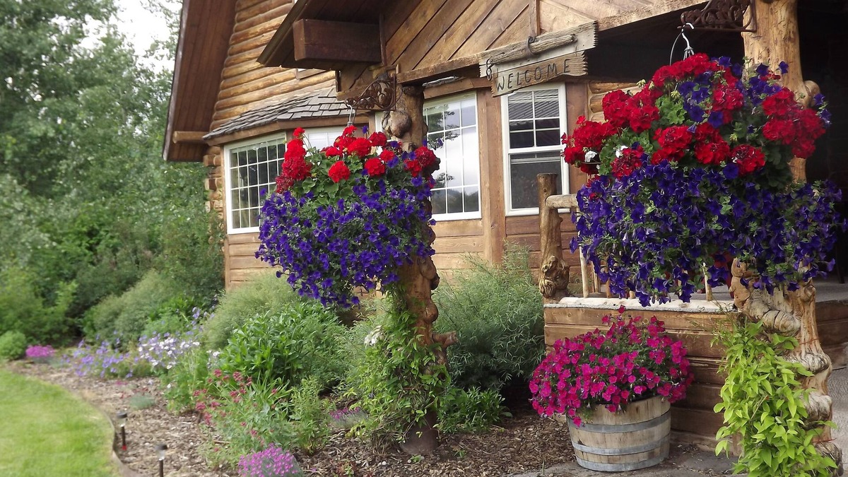 Victor Bed & Breakfast | Fin and Feather Inn