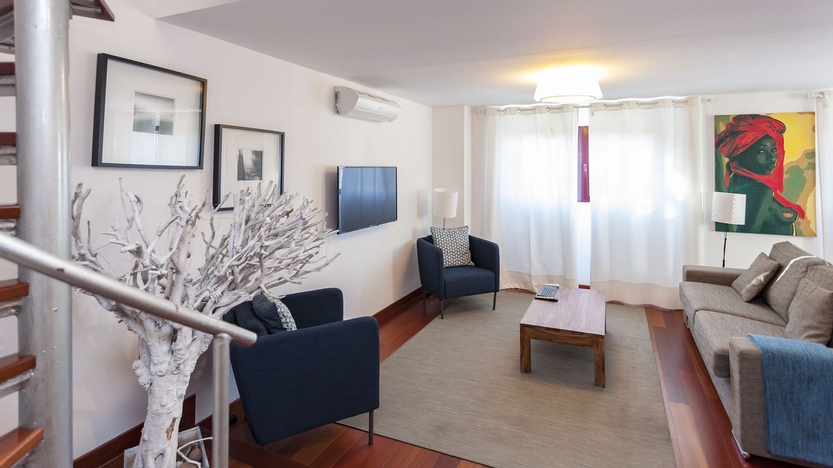 Poligono Alameda Apartment | Fina Penthouse, bright and quiet