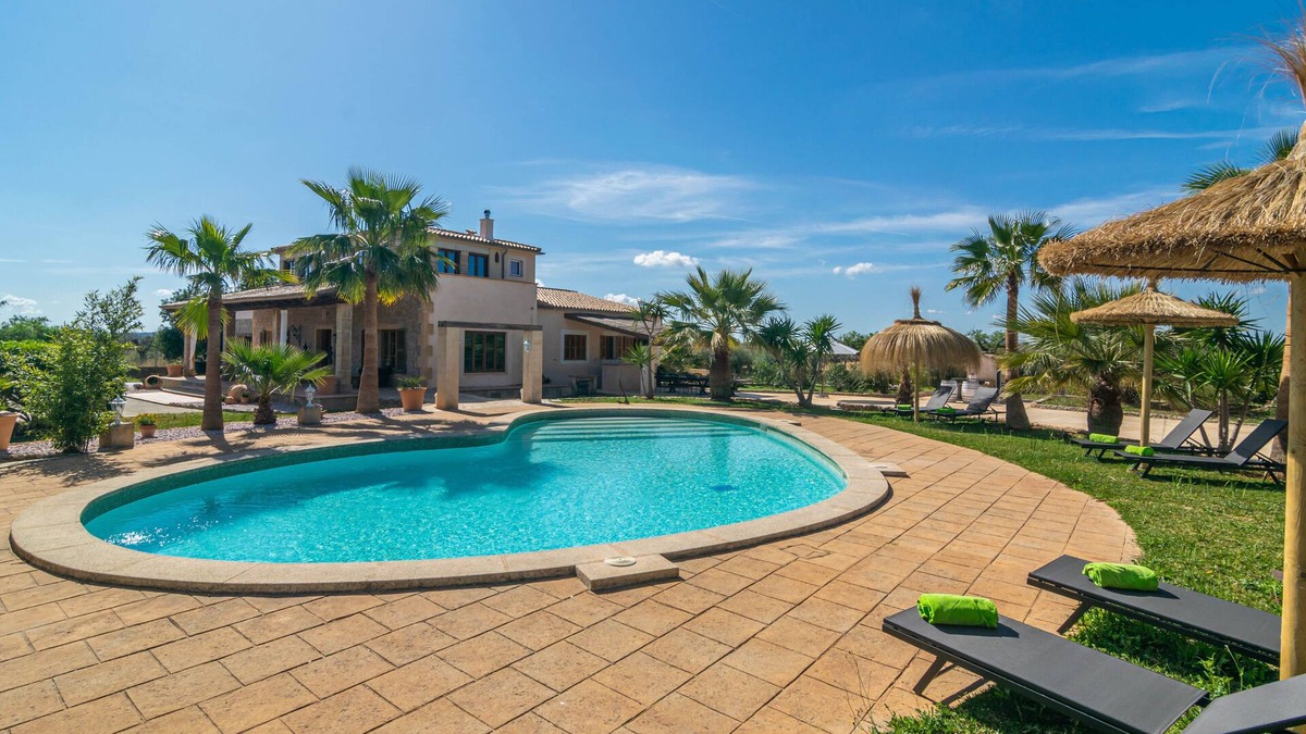 Buger Villa | FINCA ARIA - Wonderful villa with private pool and free WiFi.