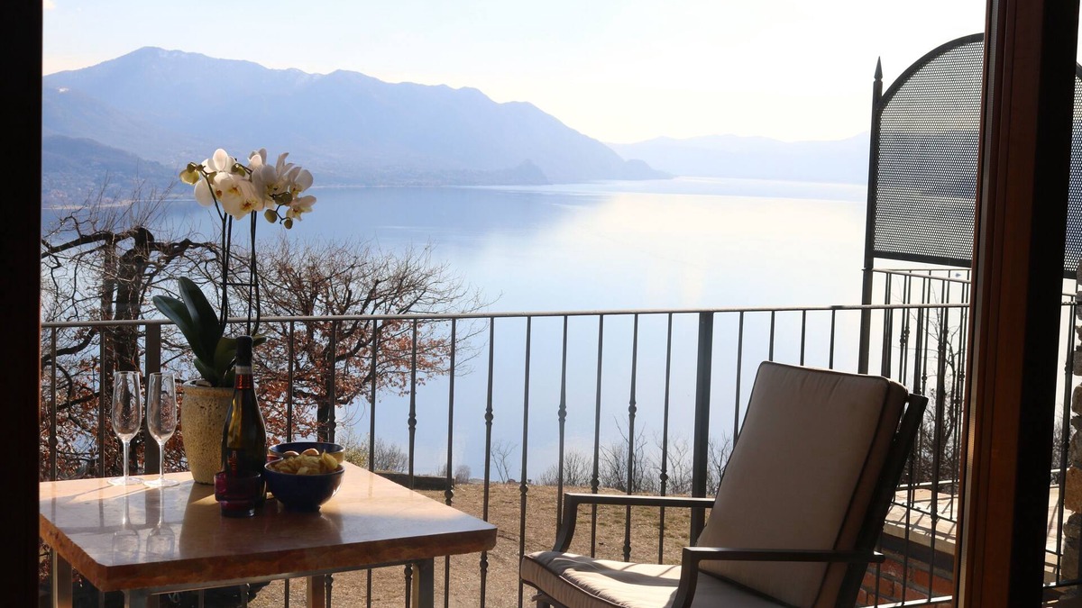 Maccagno Apartment | Finca Cascina Borchina: "VIOLETTA" country estate, relaxation, tranquility, dream lake view, organic