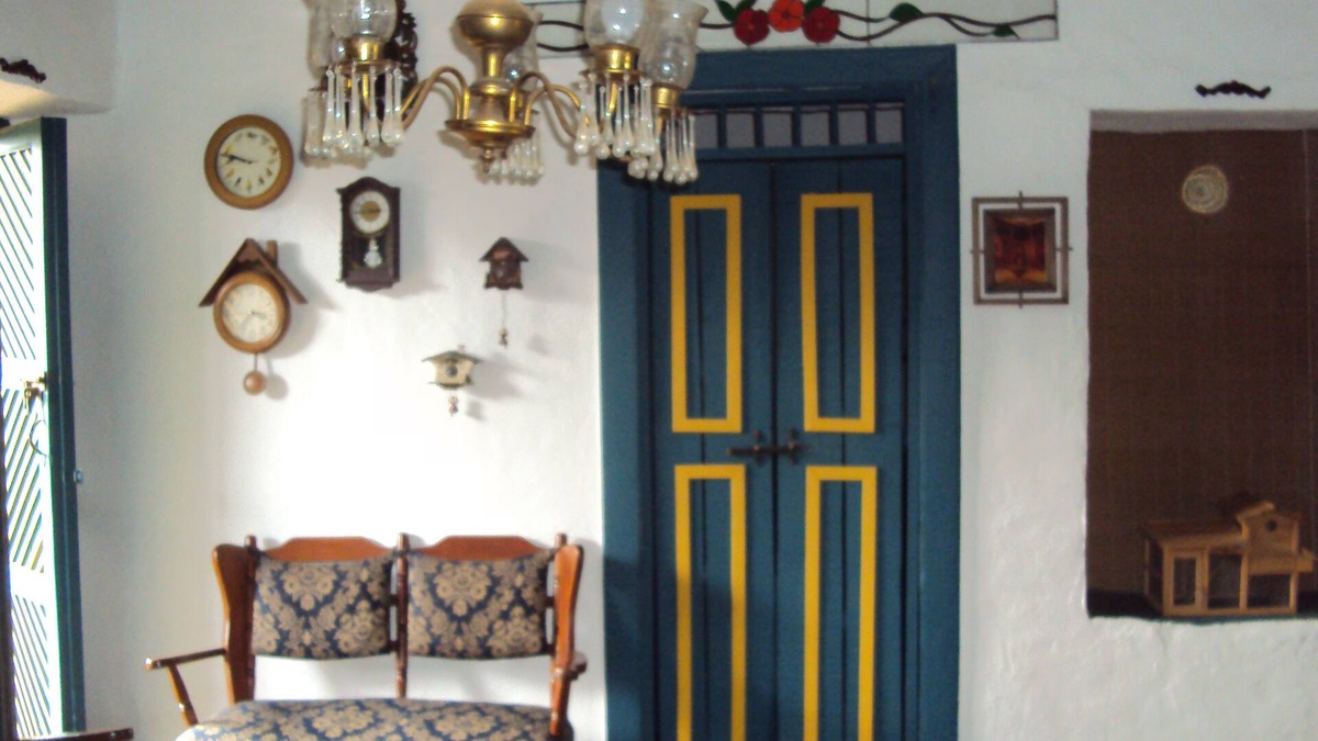 Rionegro Cottage | Finca Cocuyal. a whole live manger!
