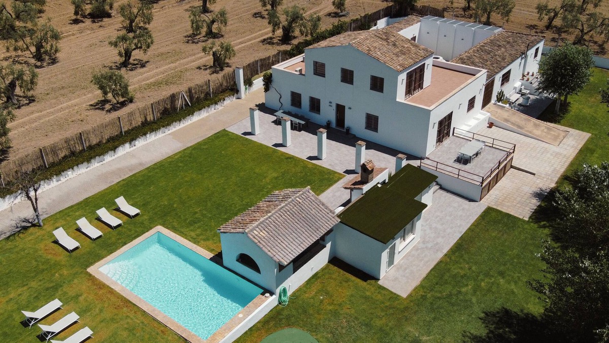 Espartinas Cottage | Finca El Lobito 20. 000m2 of olive grove, incredible views 10 minutes from downtown