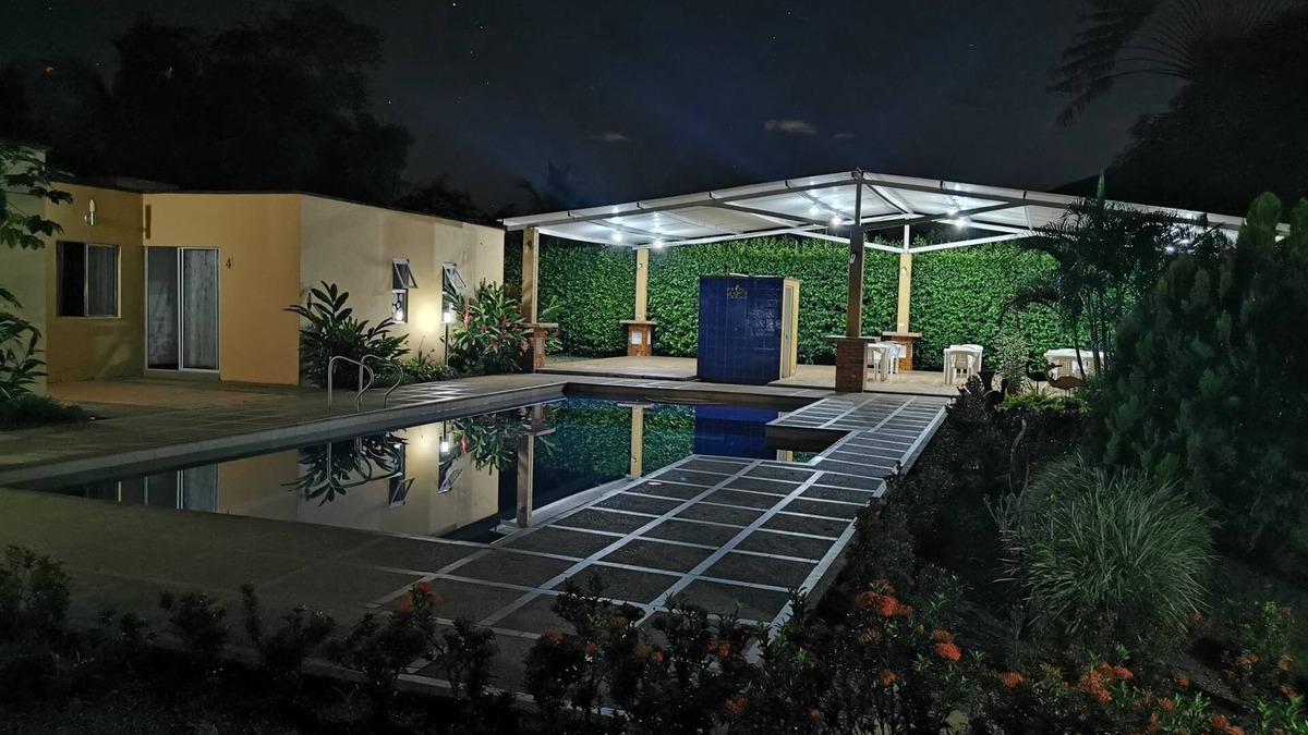 Apiay House | Finca La Pintora: Capacidad 24 personas, WIFI, a 5 minutos de Villavicencio.