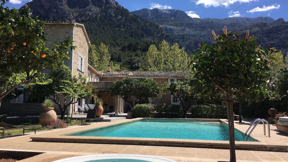 Biniaraix House | Finca with large pool, jacuzzi, and new fully lit "hybrid" clay tennis court.