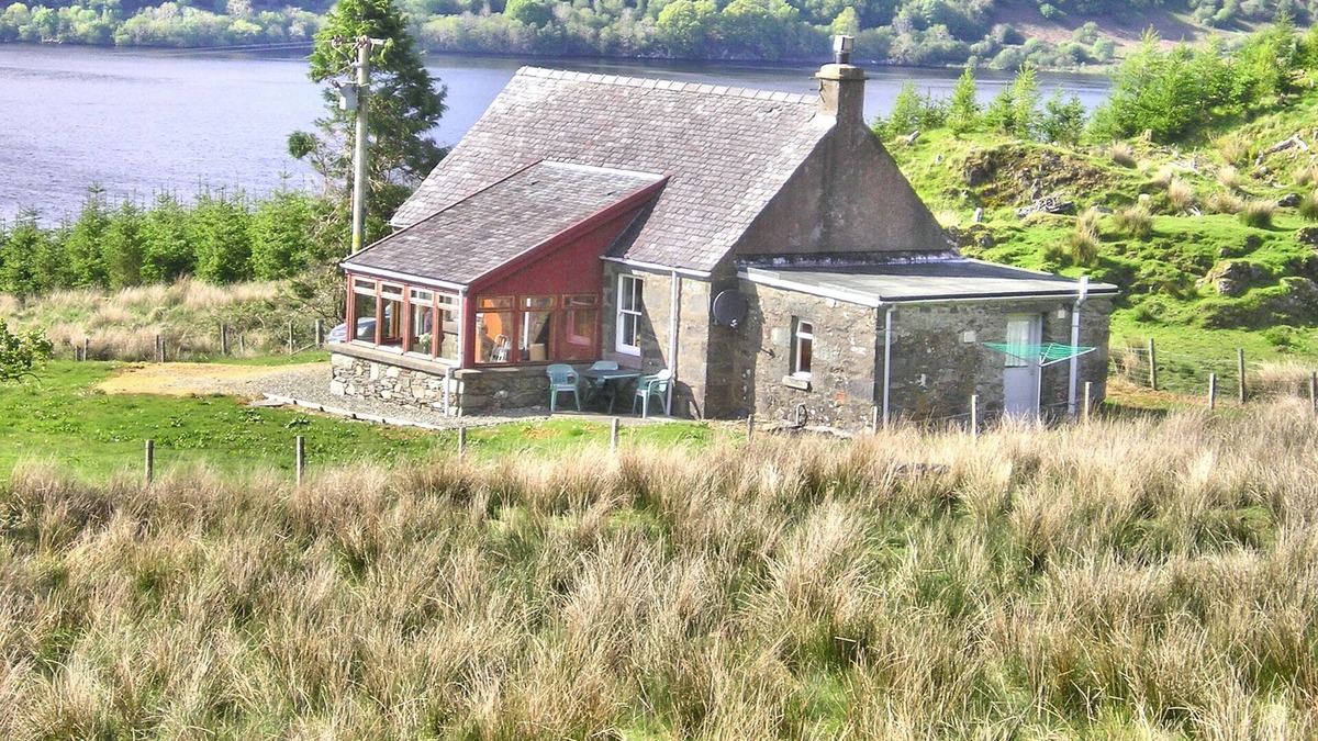 Lochgilphead Cottage | FINCHAIRN COTTAGE, pet friendly, with open fire in Kilmartin